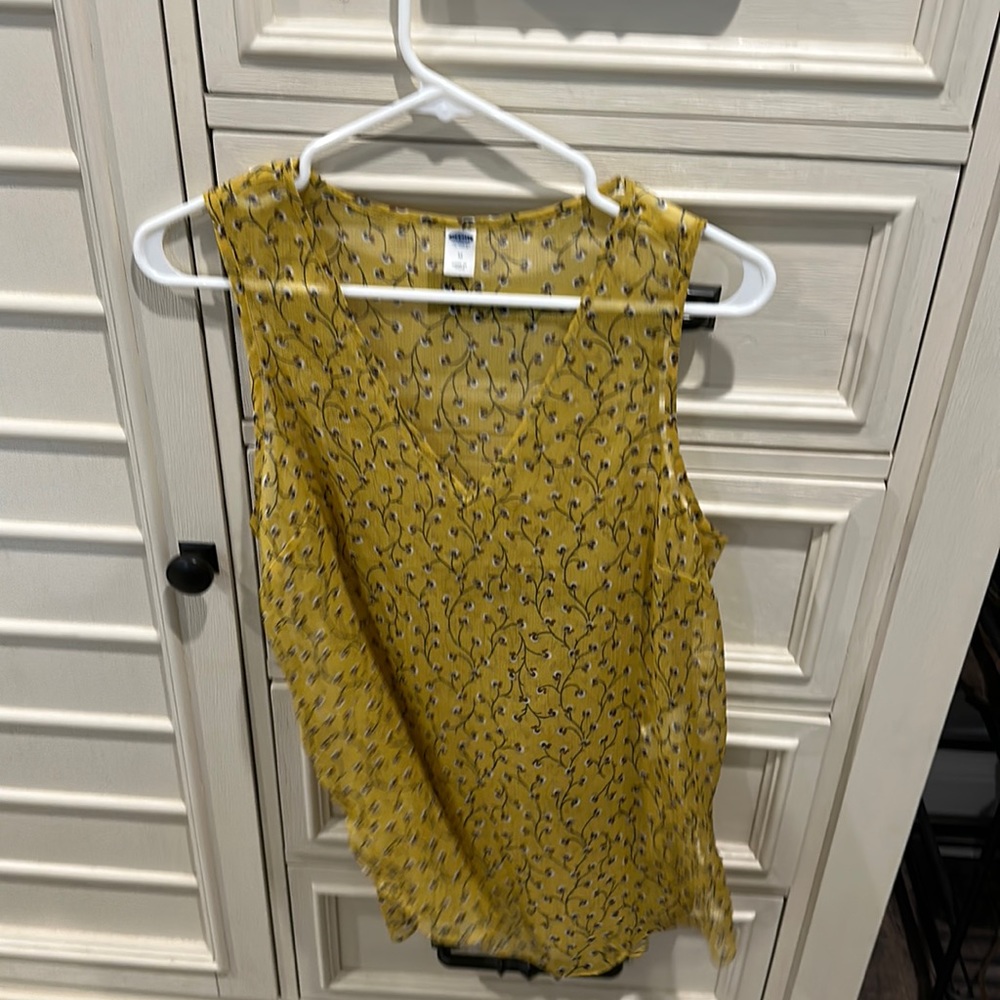 Old Navy sheer blouse size Medium
